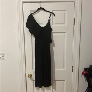 Chic Black One-Shoulder Dress